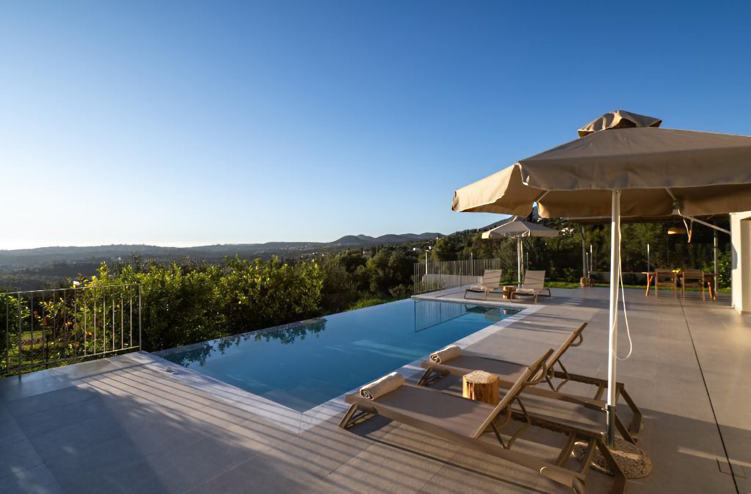 ΛΑΚΙΩΤΗΣ: Λύσεις υψηλής αισθητικής  και κορυφαίας ποιότητας  για Σύγχρονες Κατοικίες στα Βλαχάτα